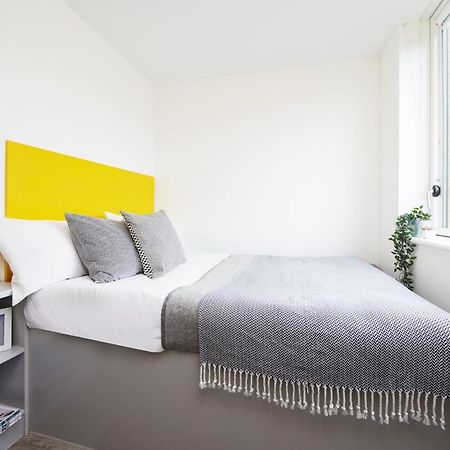 For Students Only Ensuite Bedrooms With Shared Kitchen At Cathedral Point In Winchester Exterior photo