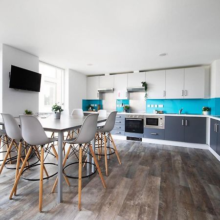 For Students Only Ensuite Bedrooms With Shared Kitchen At Cathedral Point In Winchester Exterior photo