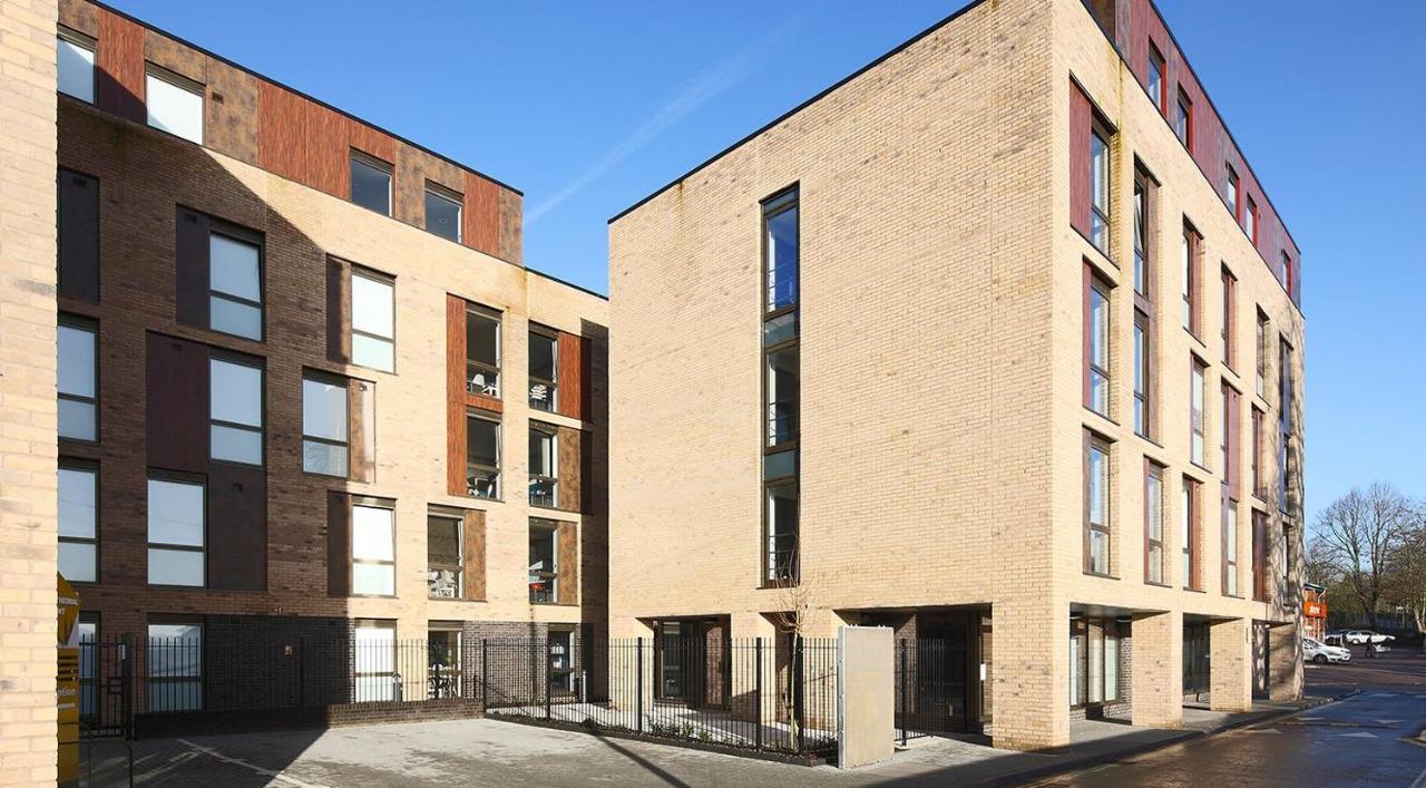 For Students Only Ensuite Bedrooms With Shared Kitchen At Cathedral Point In Winchester Exterior photo