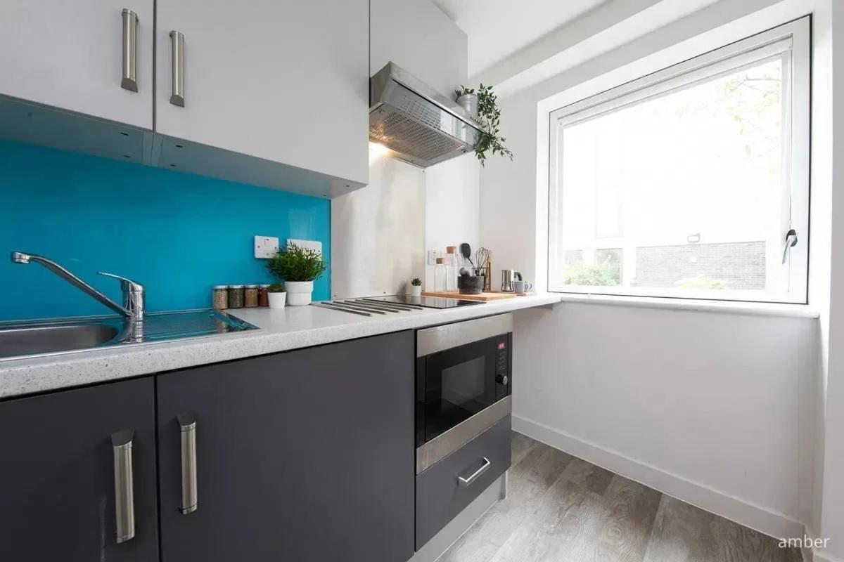 For Students Only Ensuite Bedrooms With Shared Kitchen At Cathedral Point In Winchester Exterior photo