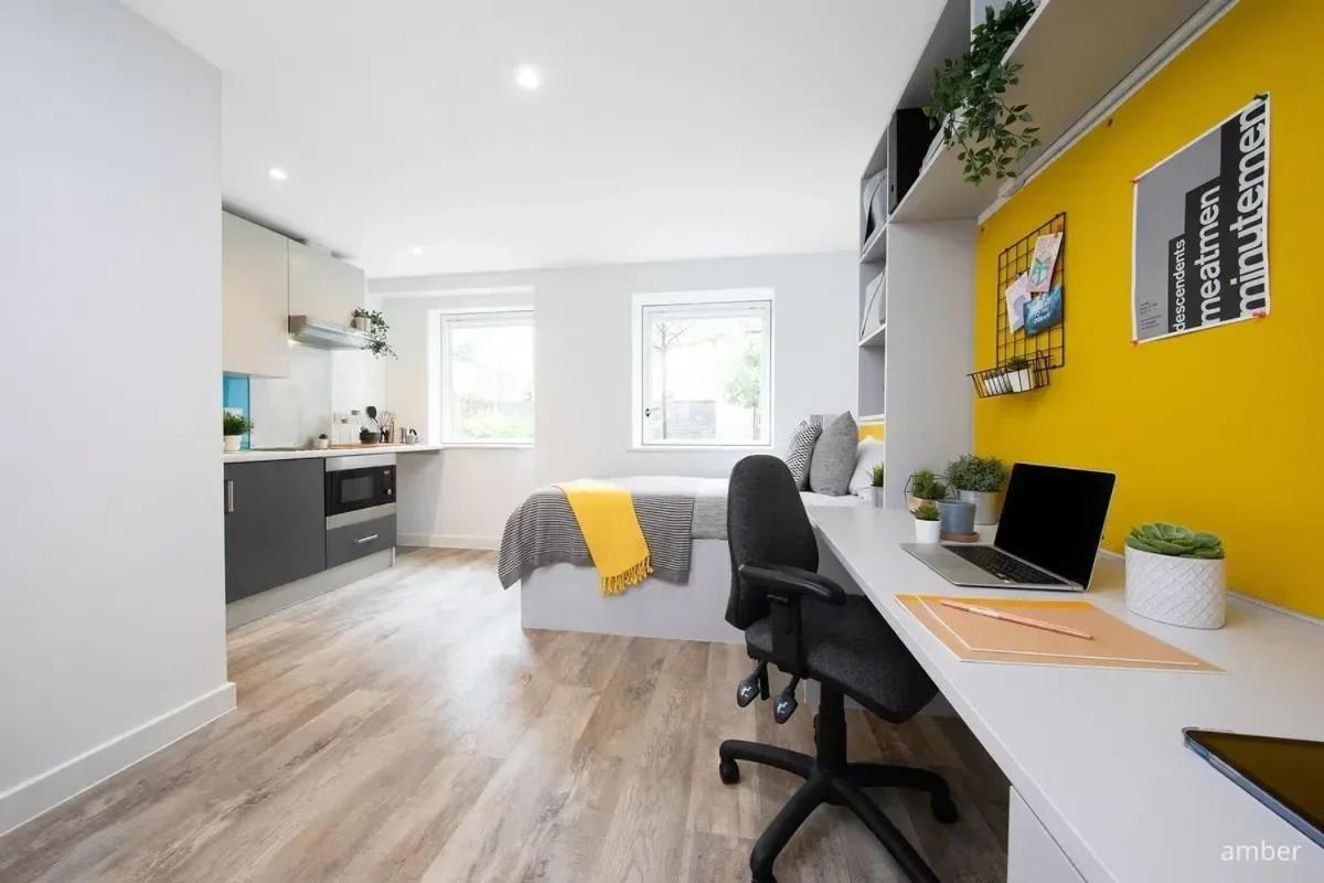For Students Only Ensuite Bedrooms With Shared Kitchen At Cathedral Point In Winchester Exterior photo