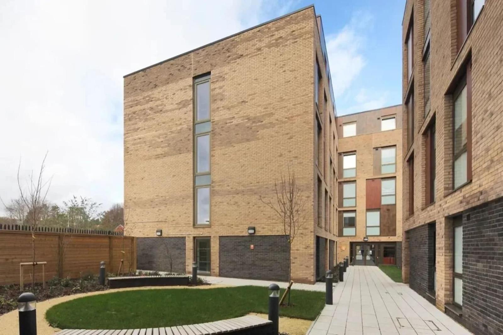 For Students Only Ensuite Bedrooms With Shared Kitchen At Cathedral Point In Winchester Exterior photo
