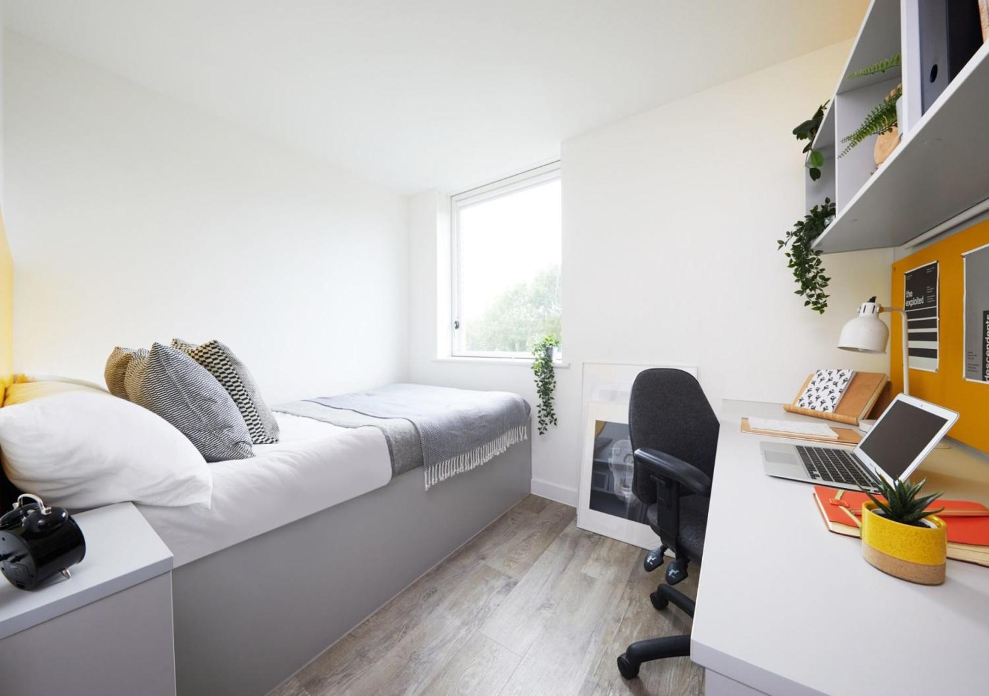 For Students Only Ensuite Bedrooms With Shared Kitchen At Cathedral Point In Winchester Exterior photo